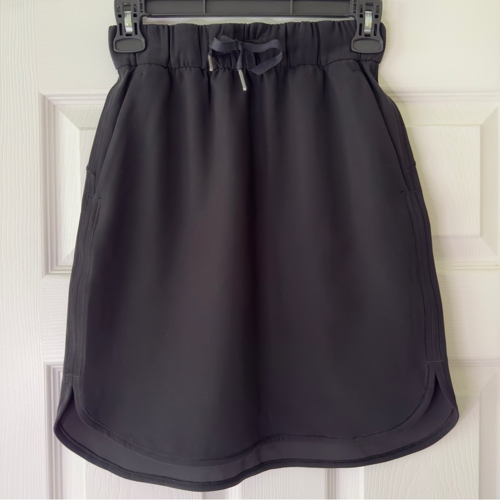 Lululemon On the Fly Skirt size 2